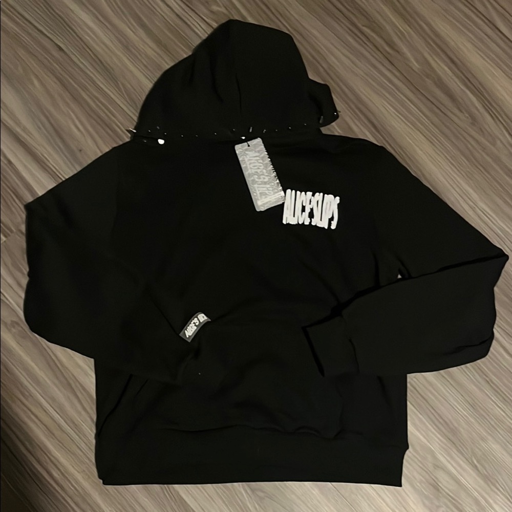 Alice’s Lips Pullover sweater